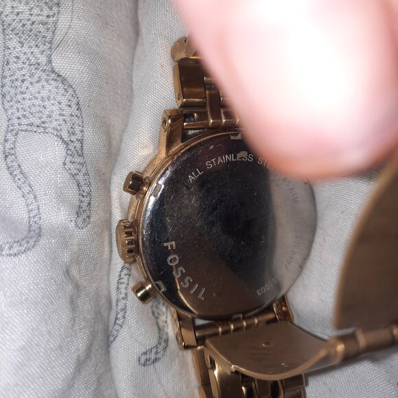 Ladies rose gold watch - Picture 4 of 5